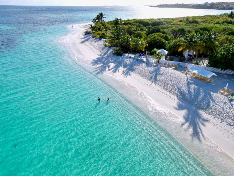 Image from: In the Caribbean, these are the 5 most beautiful beaches that truly deserve a visit on your next trip (and one of them is pink!)