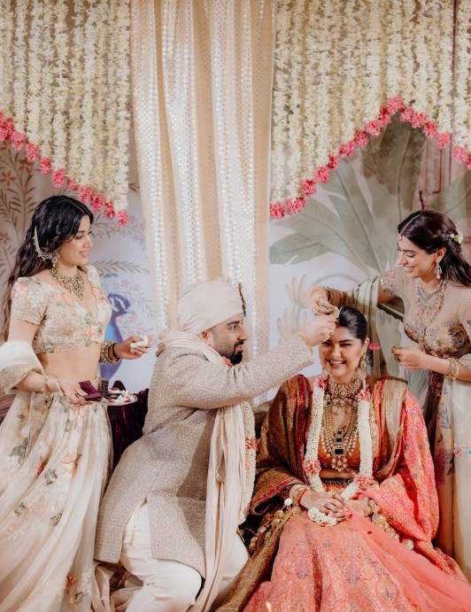 Image from: Anshula Kapoor ties knot with longtime beau Rohan Thakkar, shares adorable wedding pics