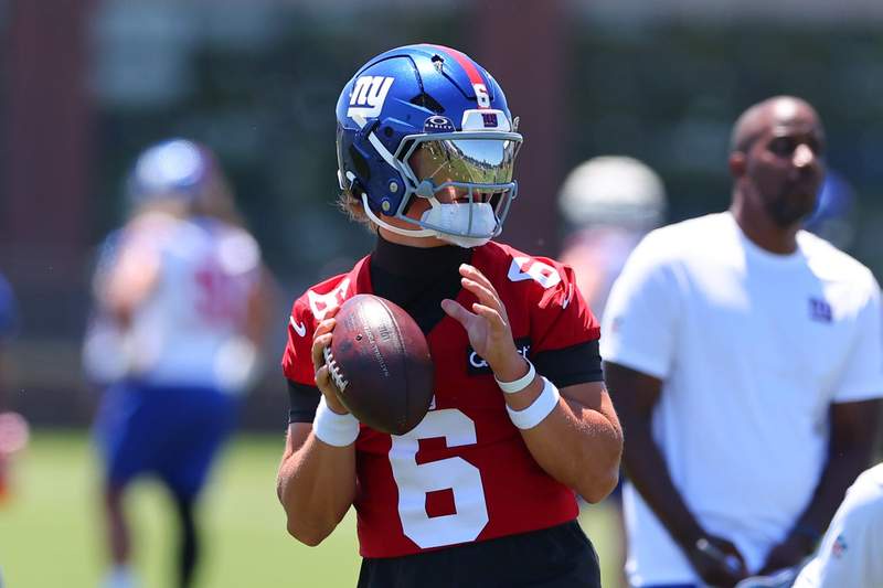 Image from: New York Giants fans share injury concerns after Jaxson Dart footage shared
