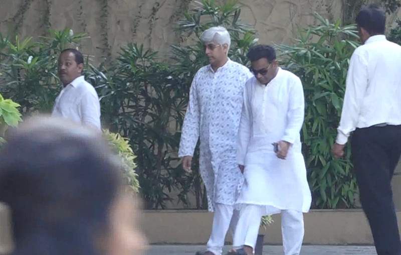 Image from: AR Rahman visits Asha Bhosle's Mumbai residence to pay last respects