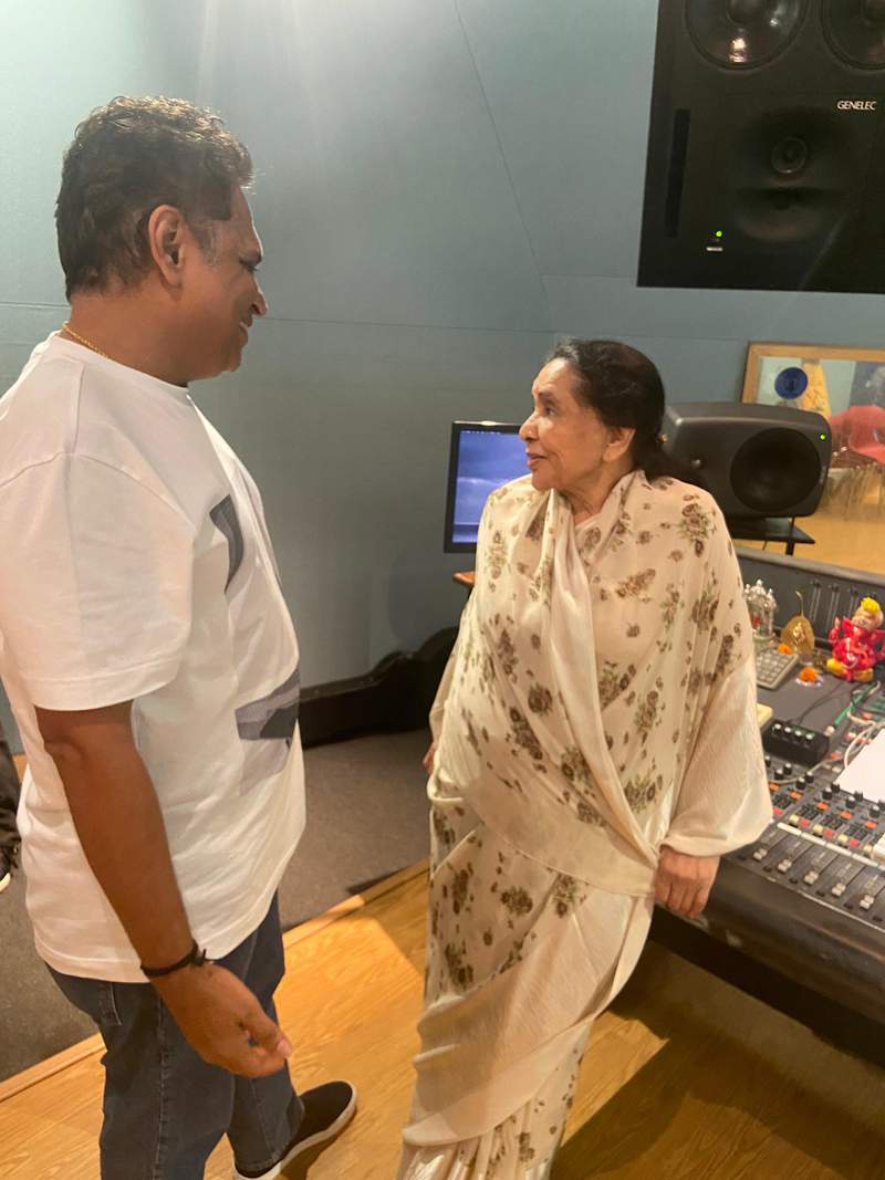 Image from: Shamir Tandon shares pics from last recording with Asha Bhosle, calls her "iron lady"