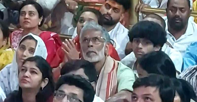 Image from: Milind Soman, Ankita Konwar offer prayers at Mahakaleshwar Temple in Ujjain