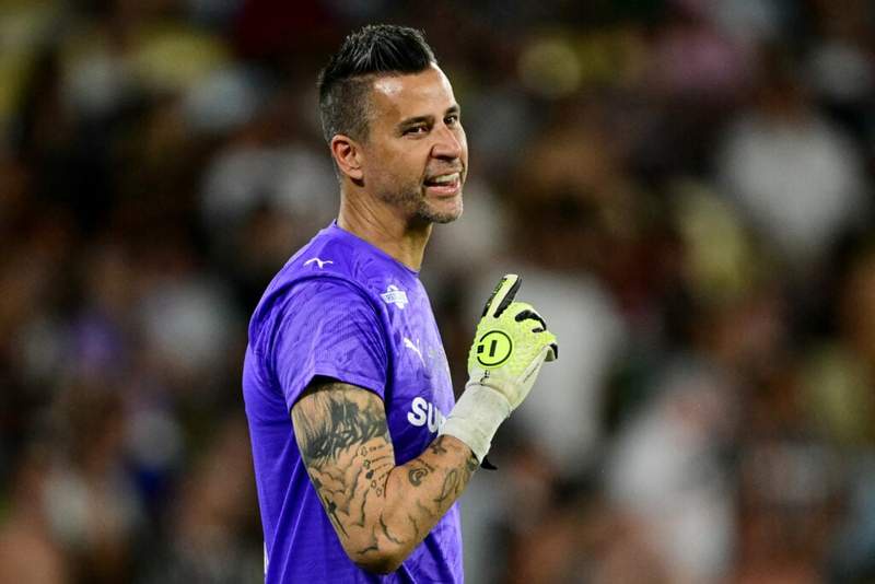 Image from: Gilbert Burns finds inspiration in 45-year-old Brazilian goalkeeper ahead of UFC Winnipeg