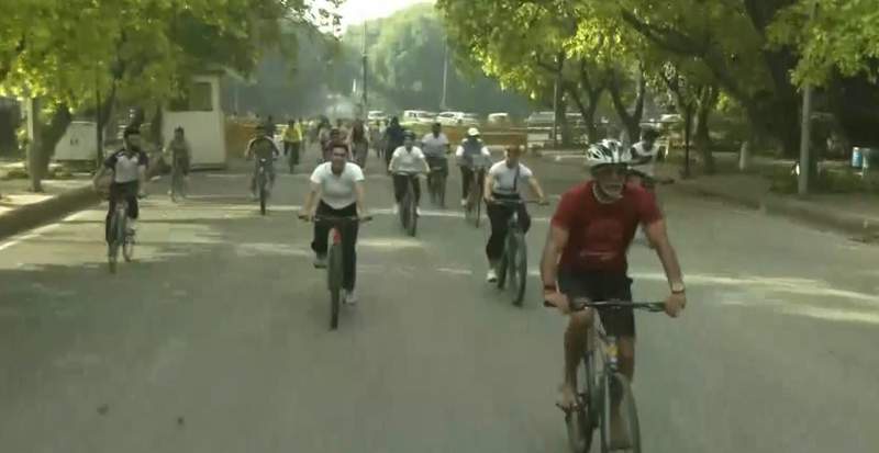 Image from: Milind Soman joins 'Fit India Sundays on Cycle' at Major Dhyan Chand National Stadium