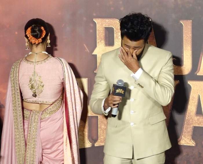 Image from: Genelia Deshmukh breaks down as Riteish gets emotional at 'Raja Shivaji' trailer launch