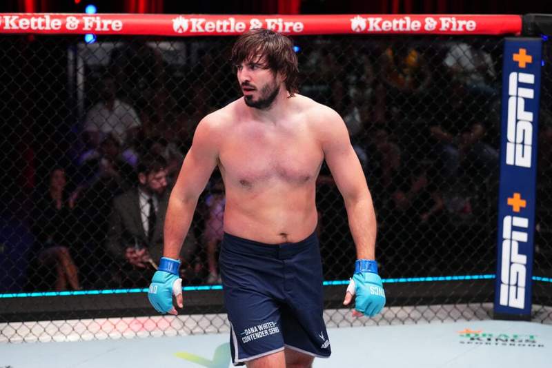 Image from: New footage shows Ciryl Gane working with the last man to beat Alex Pereira in Glory