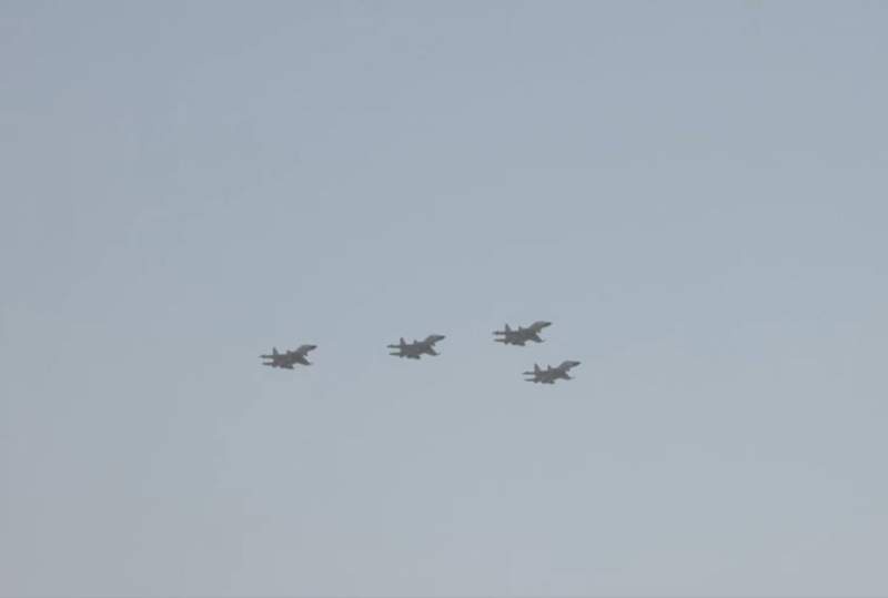 Image from: Expressway to readiness: IAF fighter jets conduct precision drills on Purvanchal Highway