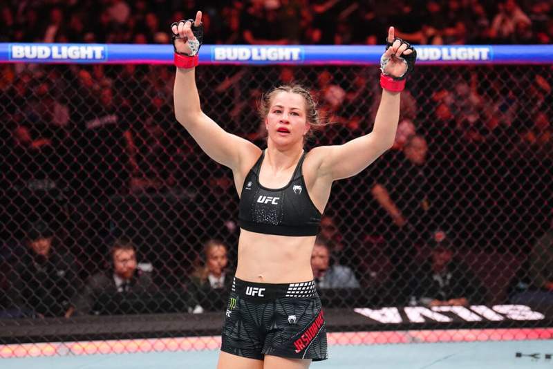 Image from: Jasmine Jasudavicius responds to talk of fighting at UFC Winnipeg with banned item in her mouth
