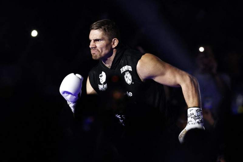 Image from: Kickboxing champion backs Rico Verhoeven to surprise boxing fans in Oleksandr Usyk bout