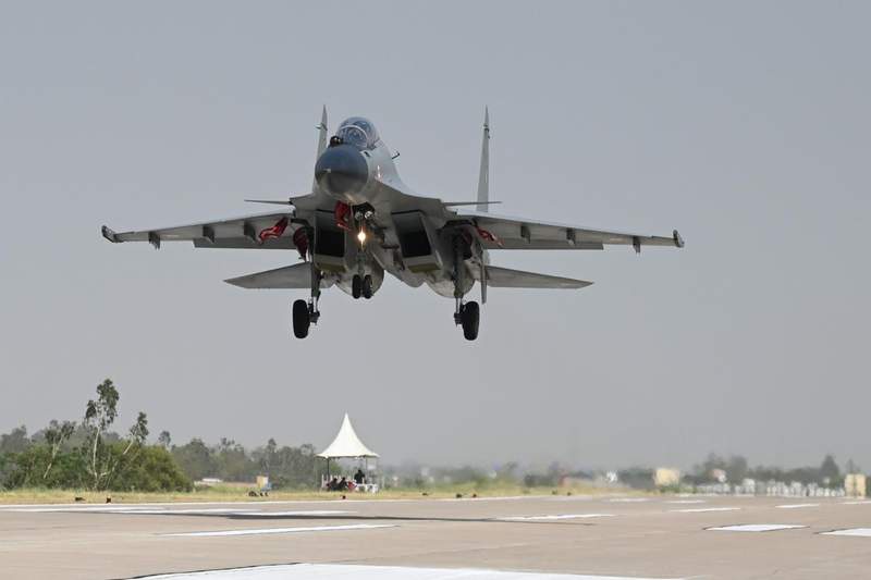Image from: IAF activates Emergency Landing Facility on Purvanchal Expressway in Sultanpur; demonstrates day, night operational capability