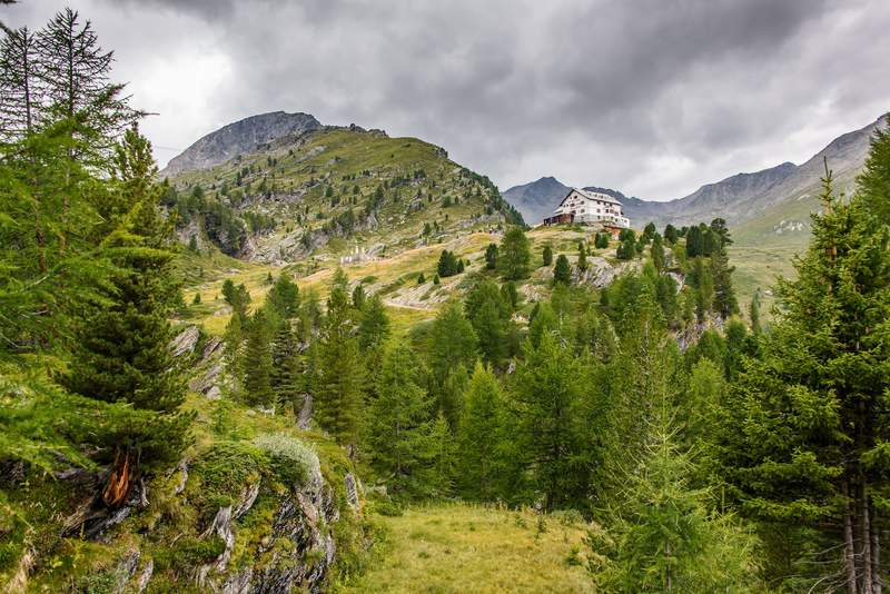 Image from: 12 travellers will be selected to live in the Italian Alps for a month for free in exchange for researchers to study the effects of moderate altitude on the human body