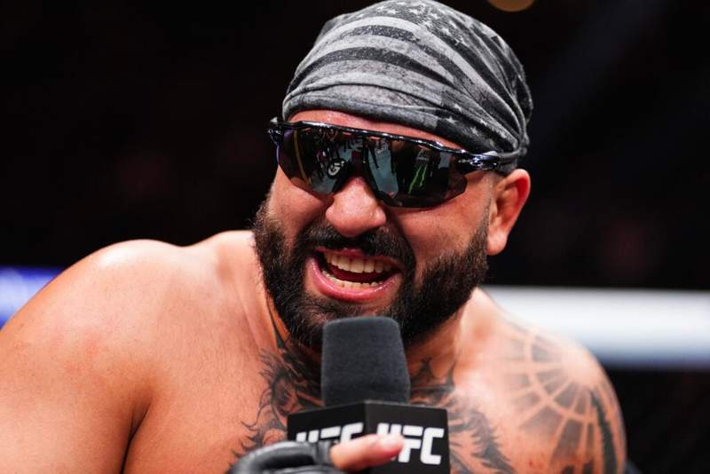 Image from: Josh Hokit’s crowd-pleasing moves raise alarm for coach before White House faceoff with Derrick Lewis