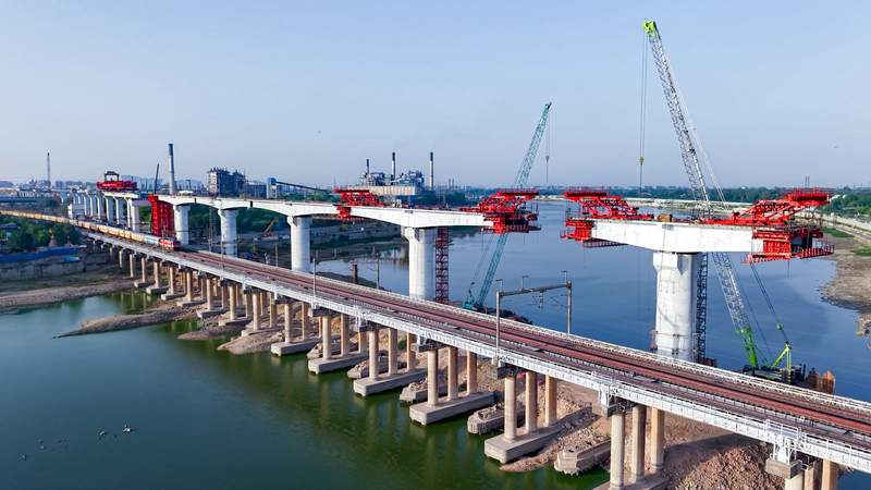Image from: Sabarmati bridge for bullet train project progresses steadily in Ahmedabad