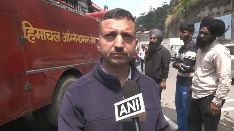 Image from: Fire damages shop near HP Secretariat in Chotta Shimla; Prompt response prevents spread