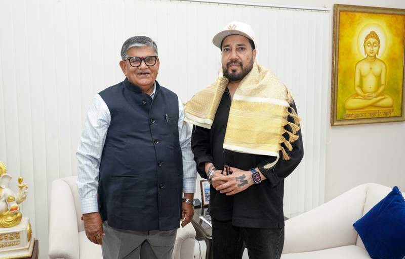 Image from: Mika Singh meets Punjab Governor Gulab Chand Kataria