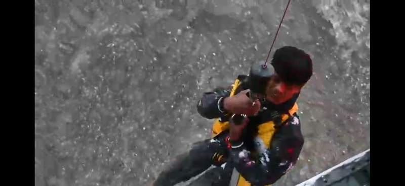Image from: UP: IAF rescues two children stranded atop water tank in Gorakhpur