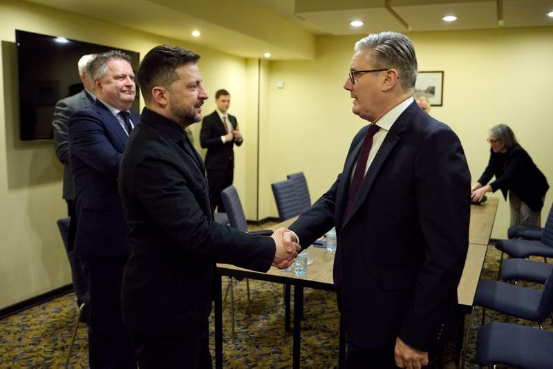 Image from: Armenia: Zelenskyy, UK PM Starmer discuss defence cooperation ahead of European Political Community Summit
