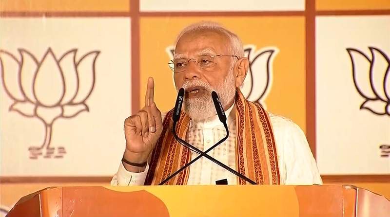 Image from: PM Modi embraces Bengali style, wears dhoti-kurta to mark BJP's victory in Assembly polls