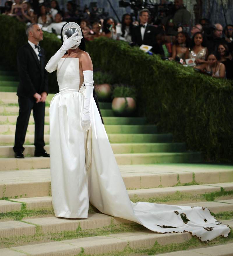Image from: Met Gala 2026: Katy Perry goes ultra-mysterious in head-to-toe masked fashion statement