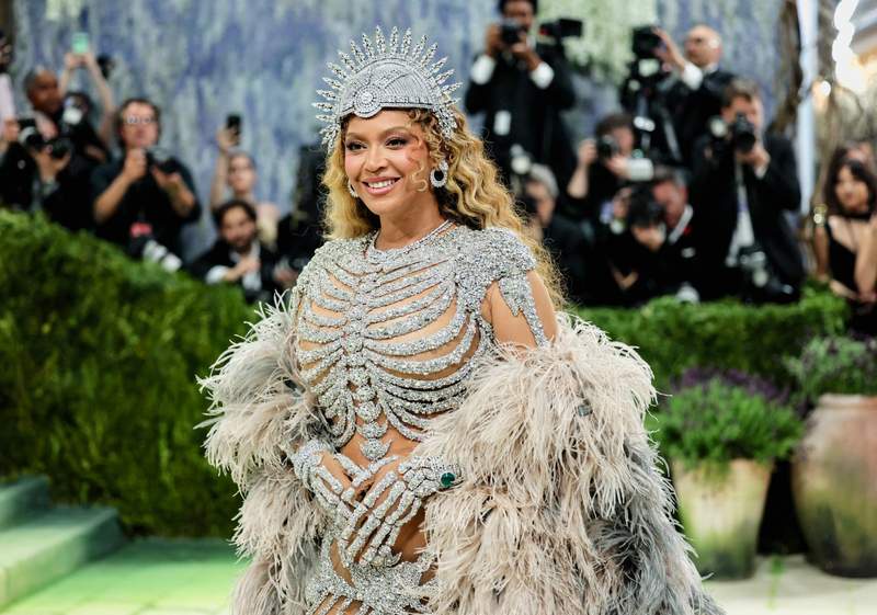 Image from: Met Gala 2026: Beyonce shuts down red carpet in bold skeleton-inspired look with dramatic feathered cape