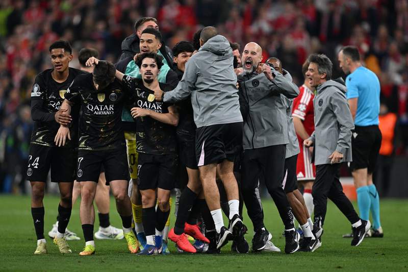Image from: PSG book Champions League final spot as Bayern rail at referee