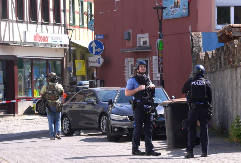Image from: 'No indication' of casualties at hostage-taking at German bank