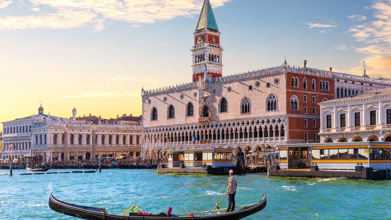 Image from: In Venice, this luxurious palace tells the story of the Serenissima’s power (it’s a true gothic masterpiece!)