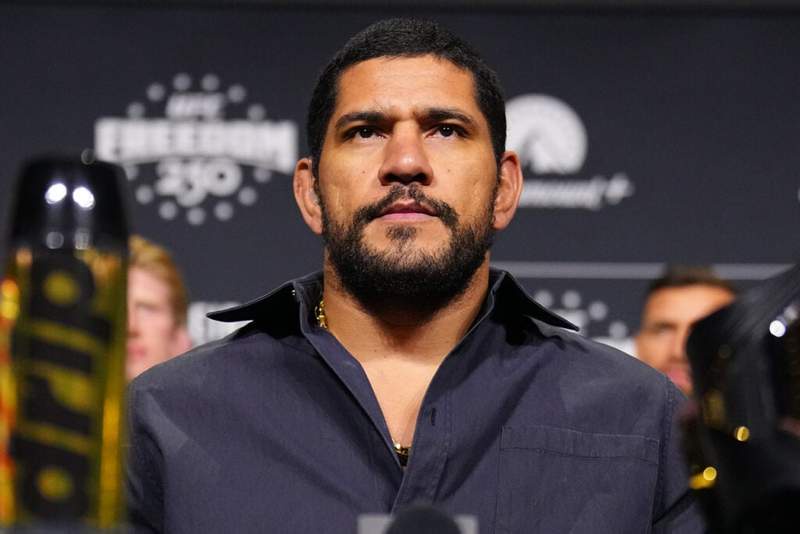 Image from: Ilia Topuria heaps praise on Alex Pereira before making clear ‘no way’ statement