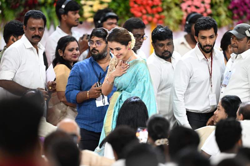 Image from: ‘It’s Trisha everywhere’: Vijay’s rumoured girlfriend, parents glow with pride at oath-taking event