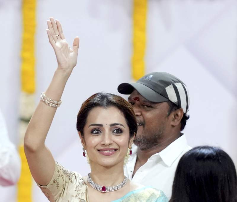 Image from: ‘It’s Trisha everywhere’: Vijay’s rumoured girlfriend, parents glow with pride at oath-taking event