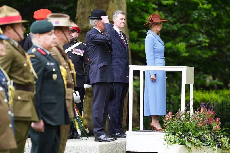 Image from: Duchess of Edinburgh honours fallen cavalry soldiers at Hyde Park memorial service