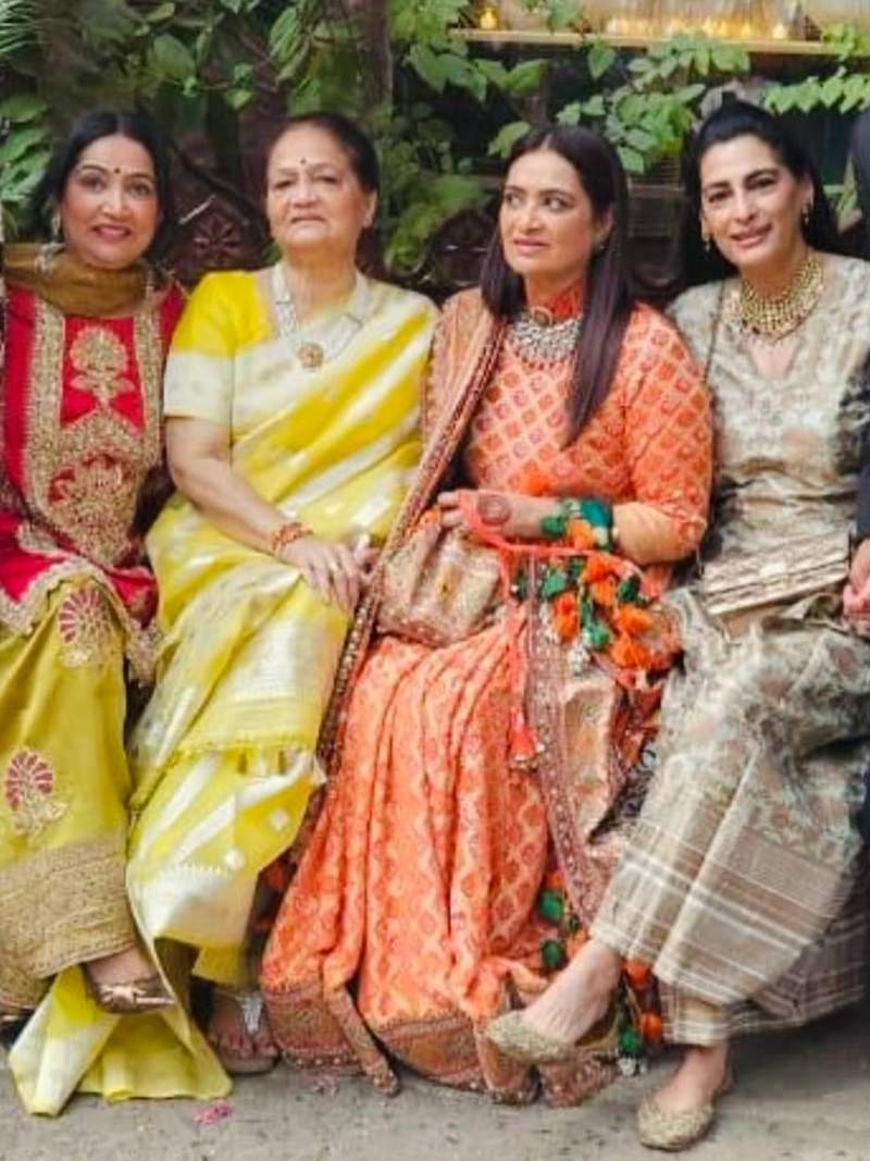 Image from: Happy Mother's Day: Kajol, Suniel Shetty and other B-town celebs honour their moms on this occassion