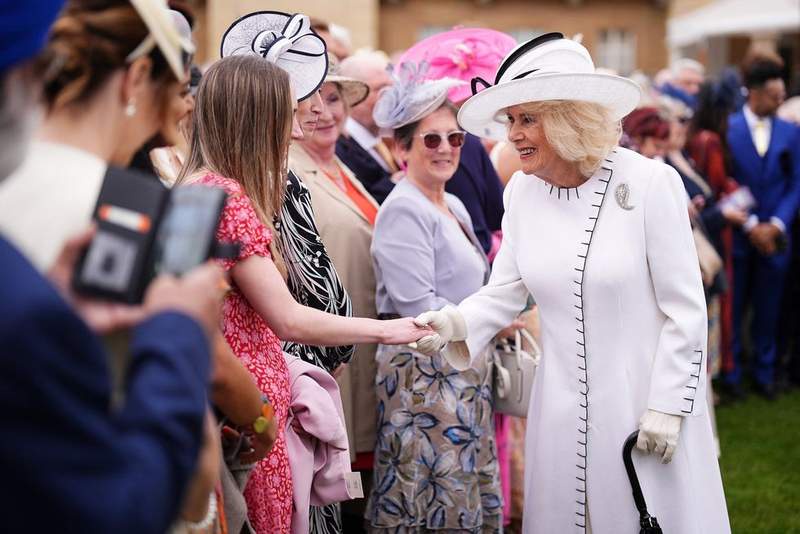 Image from: King and Queen host Palace garden party as Catherine heads to Italy