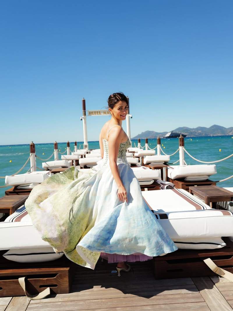 Image from: Cannes 2026: Alia Bhatt's dreamy sculpted silhouette serves grace at red carpet