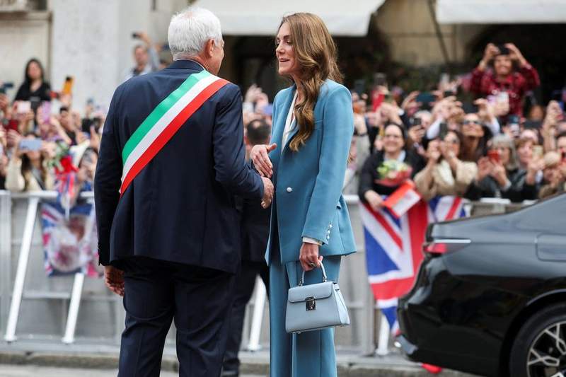Image from: Princess of Wales draws screaming crowds in Italy as Catherine's real mission begins