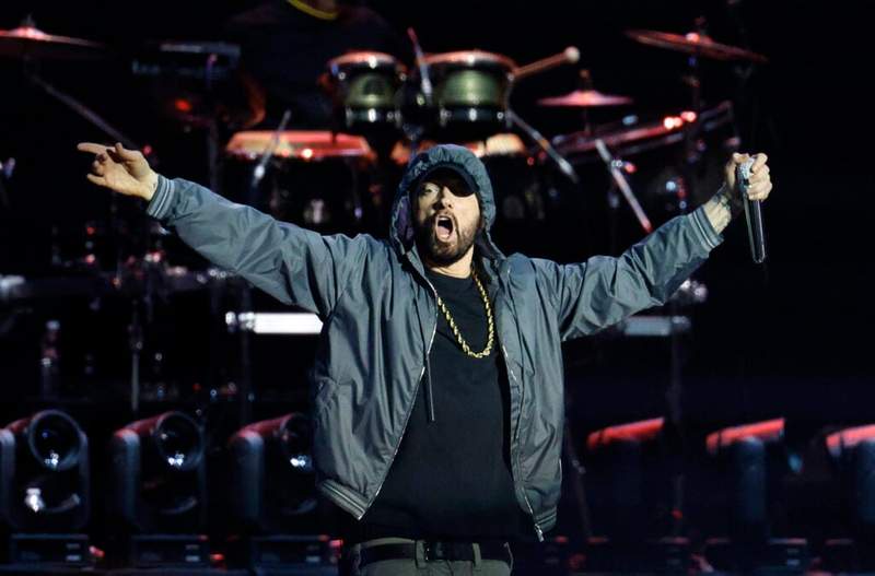 Image from: Eminem’s attendance at Game 5 between Cavaliers and Pistons makes NBA fans go crazy