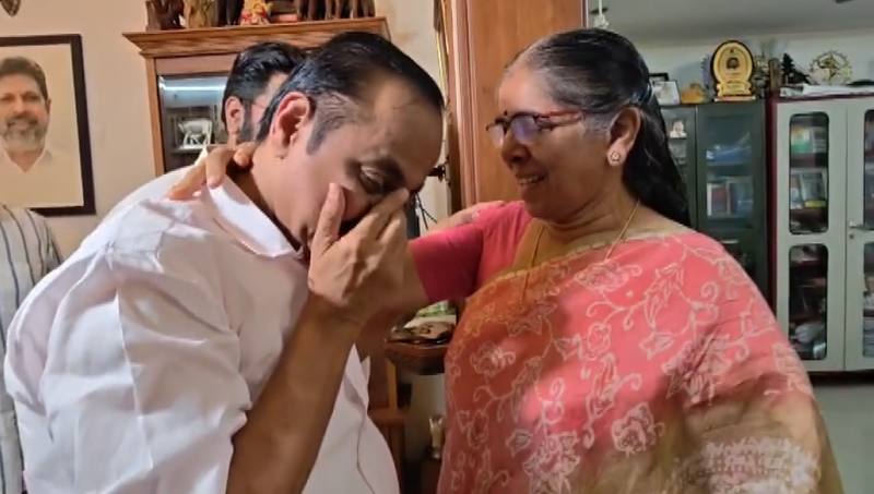 Image from: Keralam CM-designate VD Satheesan meets Pinarayi Vijayan ahead of swearing-in ceremony