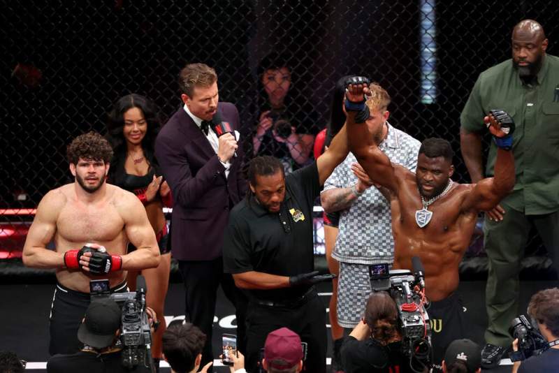 Image from: Anderson Silva and Jon Jones show contrasting reactions to Francis Ngannou’s impressive KO