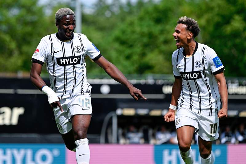 Image from: Elversberg promoted to Bundesliga, Paderborn into play-offs
