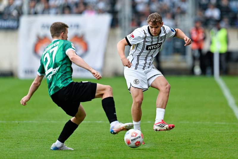 Image from: Elversberg promoted to Bundesliga, Paderborn into play-offs