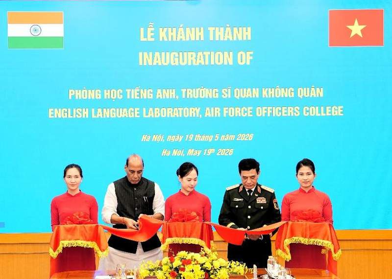 Image from: Defence Minister Singh holds high-level defence talks, meets Vietnam President during visit