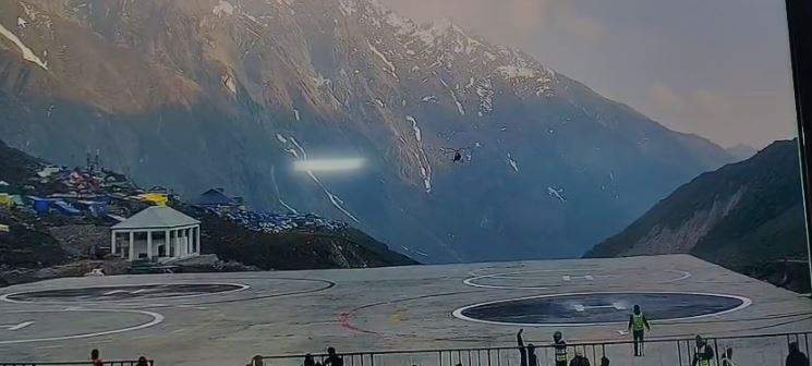 Image from: Uttarakhand: Kedarnath heli services disrupted by bad weather; pilgrims stranded