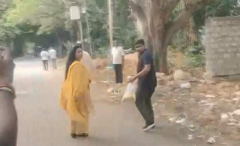 Image from: On Kannada actor Darshan's wedding anniversary, his wife and son visit him at Parappana Agrahara jail