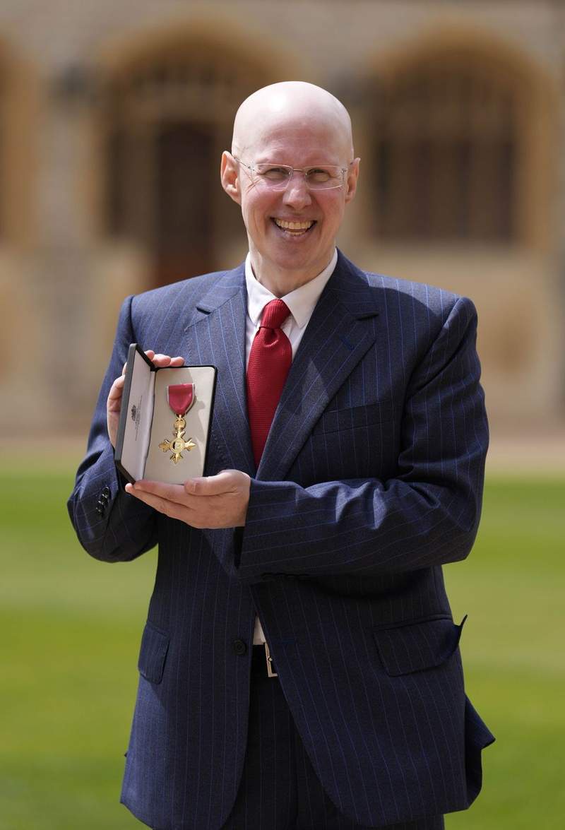 Image from: William bestows honour on Luke Littler as a host of stars receive recognition at Windsor Castle