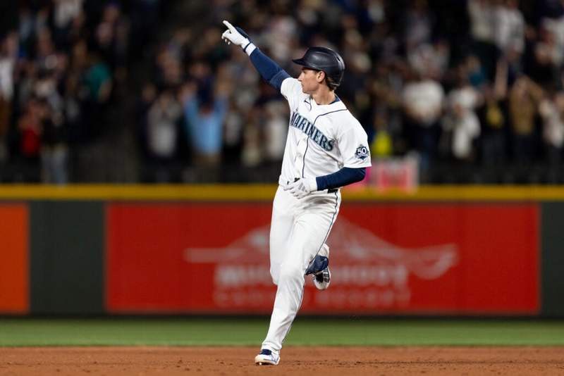 Image from: Mariners rookie registers first MLB hit and home run in same at bat