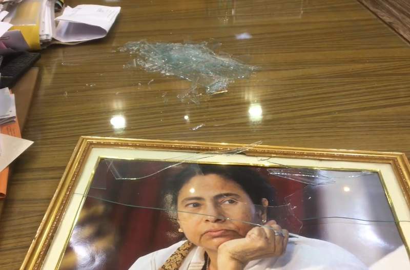 Image from: West Bengal: BJP workers swap Mamata's photo with PM, President, and CM Adhikari portraits in Asansol Mayor's office