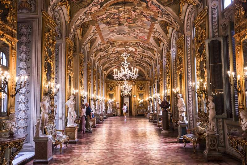 Image from: In Italy, this little-known Baroque palace houses a room entirely covered in mirrors (it’s dizzying)