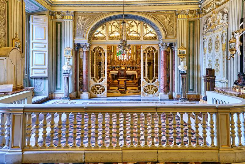 Image from: In Italy, this little-known Baroque palace houses a room entirely covered in mirrors (it’s dizzying)