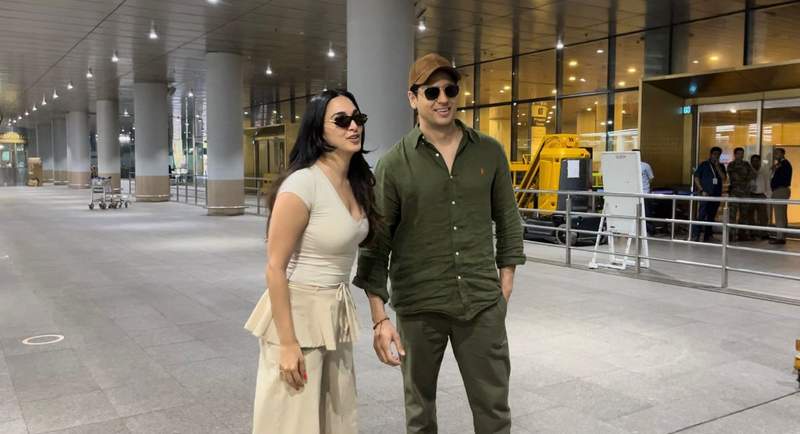 Image from: Airport spotting! Sidharth Malhotra, Kiara Advani pose for paps