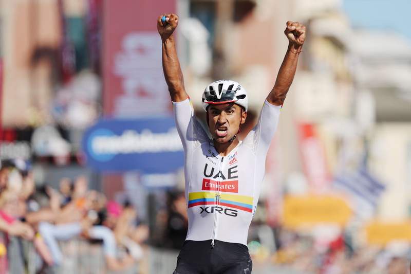 Image from: Narváez wins third Giro stage this year as Eulálio stays in pink